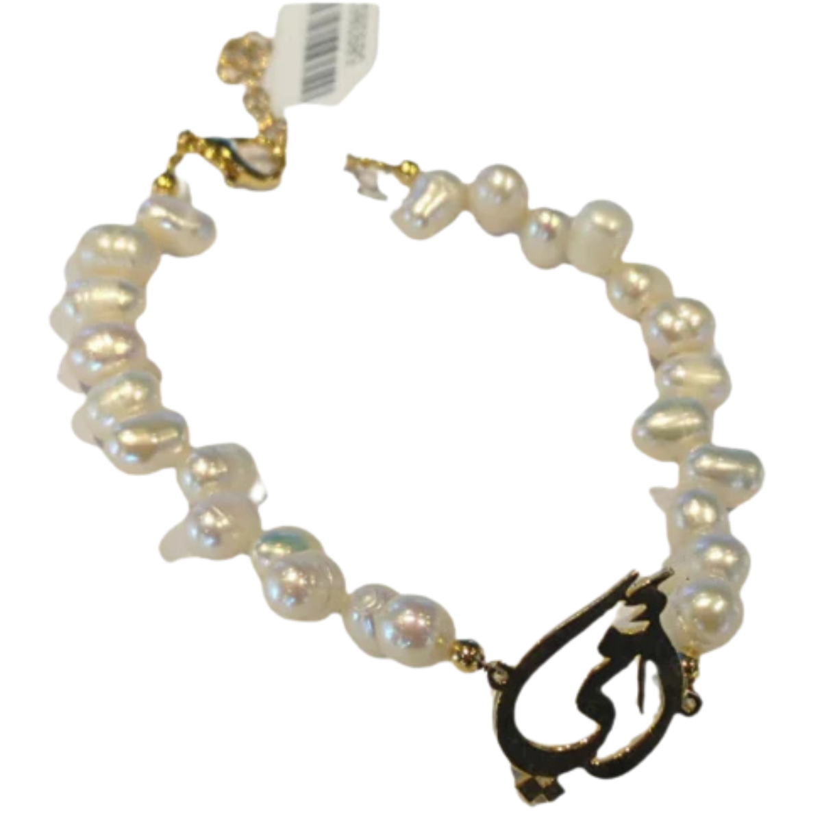 A tribute to the word that means the most—“Umi,” my mother. Designed with love and intention by Loujain Accessories. A gold-plated bracelet with the word “Umi” (Arabic for “my mother”) delicately engraved in Arabic calligraphy, set against a neutral-toned background.